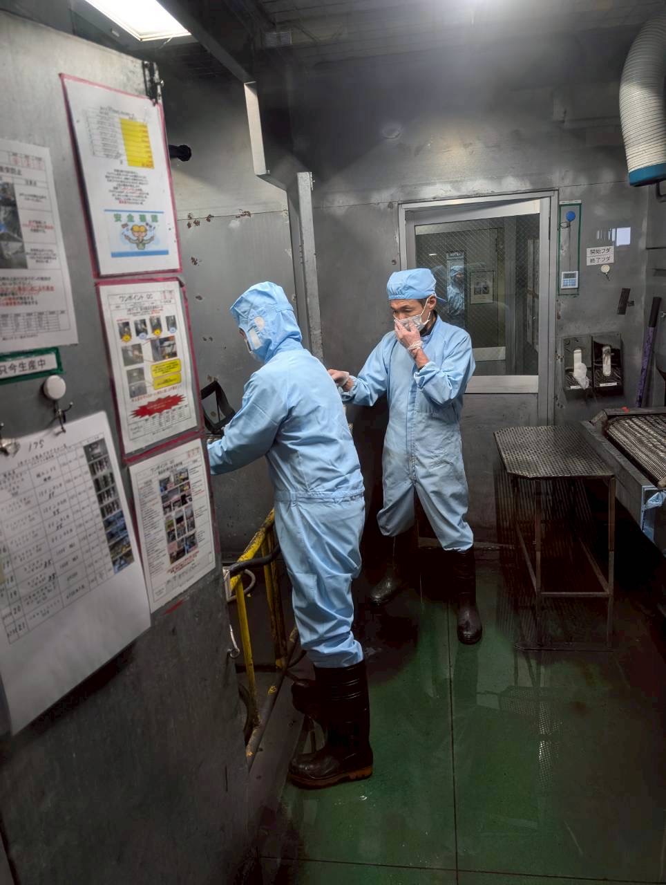 林田君（塗装ブース内）